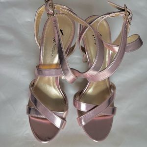 NWT Fioni Night 5” Rose Pink Heels